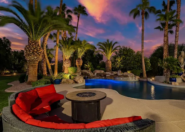 With Pool & Outdoor Fun Hébergement de vacances *