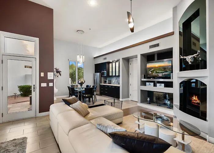 With Pool & Outdoor Fun Hébergement de vacances