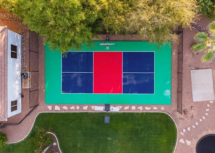 With Pool & Outdoor Fun Hébergement de vacances *